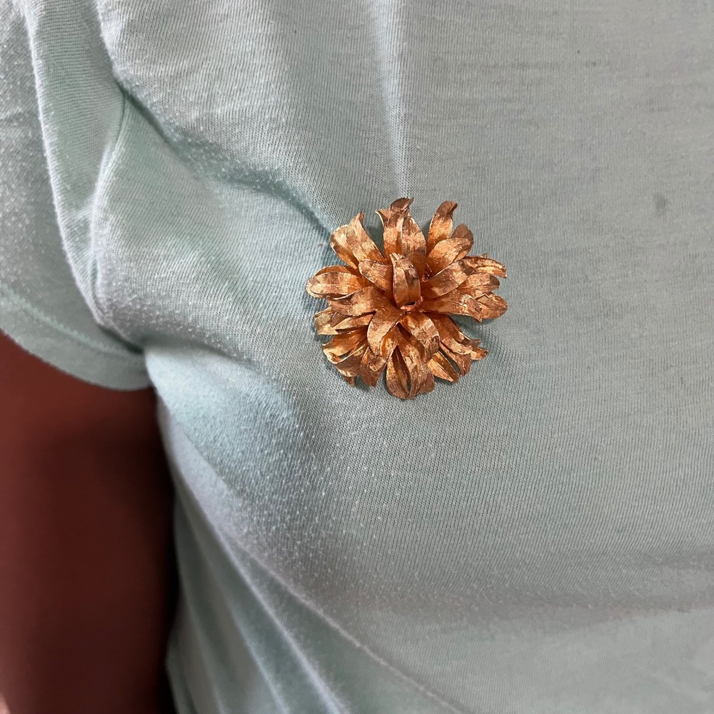 Vintage Gold Tone Textured Floral Chrysanthemum Brooch Pin Multi Layered Flower